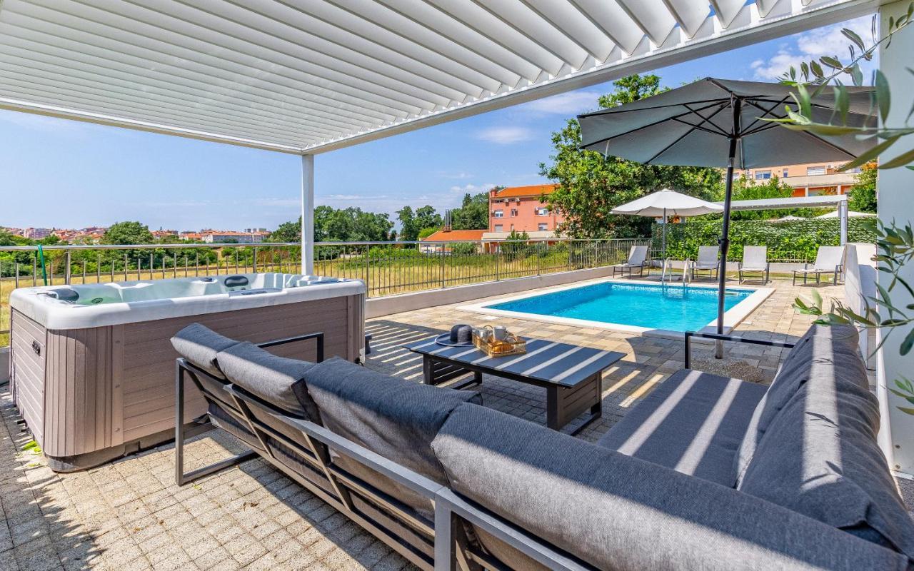 Lotus Villas Resort Pula Exterior photo