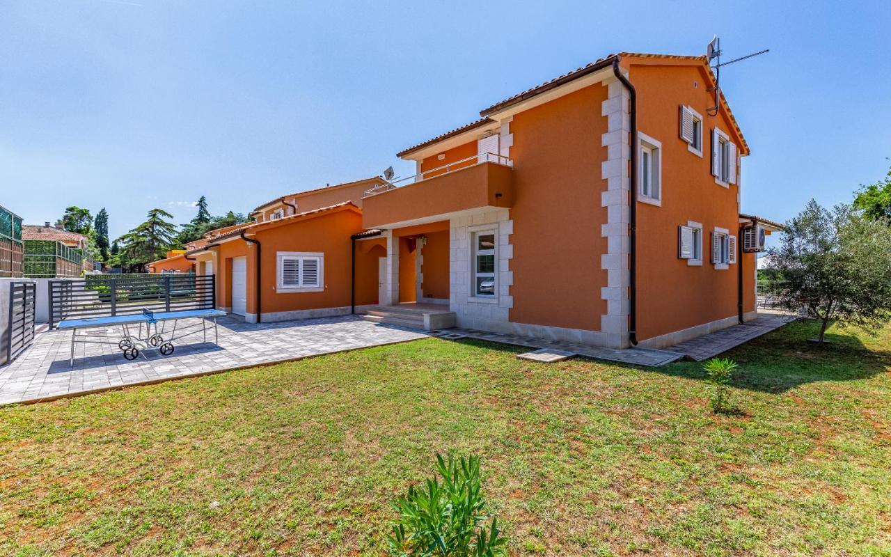 Lotus Villas Resort Pula Exterior photo